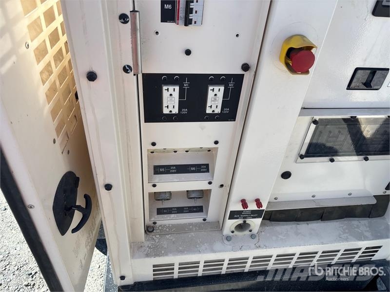 CAT XQ35 35 kVA Mobile Generator Set 디젤 발전기