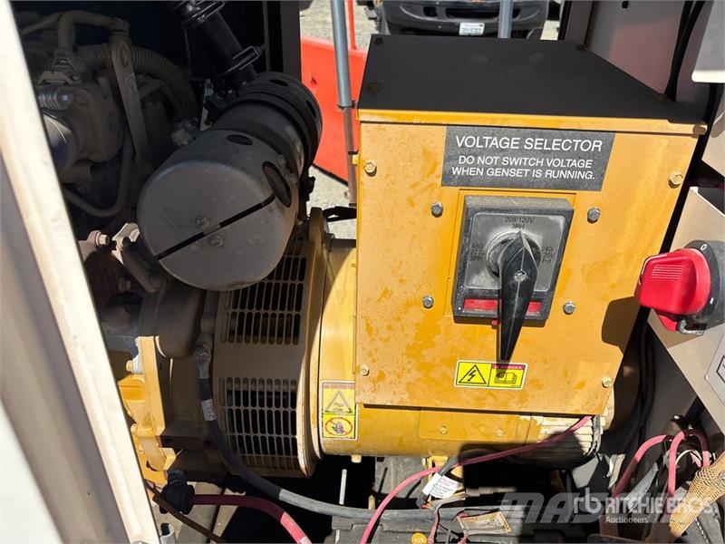 CAT XQ35 35 kVA Mobile Generator Set 디젤 발전기