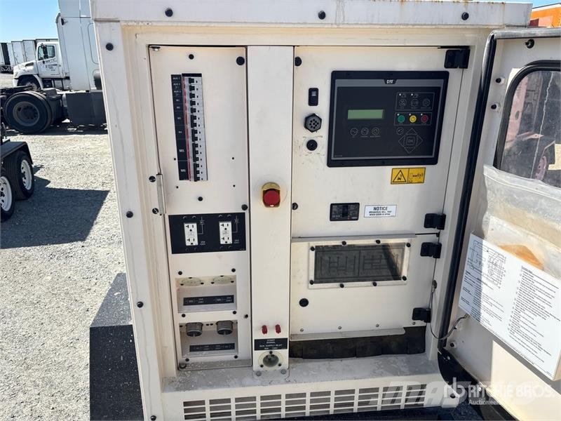 CAT XQ35 35 kVA Mobile Generator Set 디젤 발전기