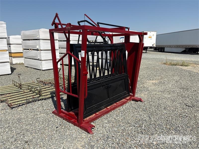 Cattle Squeeze Chute Lauksaimniecība- Citi