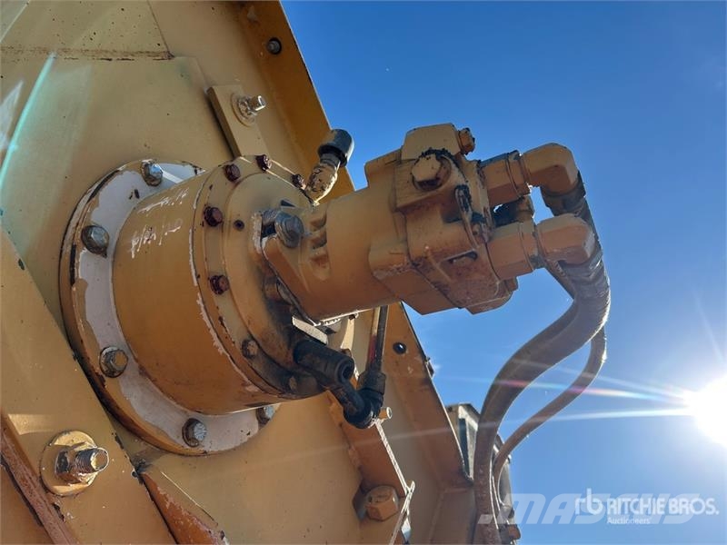 Cedarapids Wheel Asphalt Transfer Machine Stavebnictví - ostatní