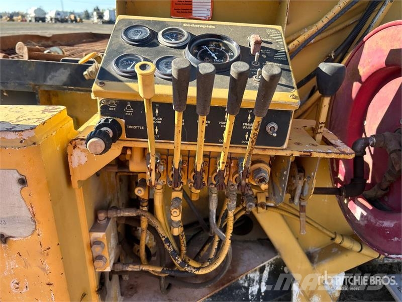 Cedarapids Wheel Asphalt Transfer Machine Stavebnictví - ostatní