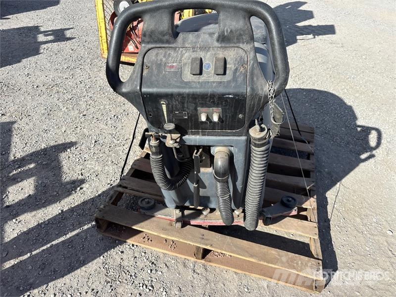 Champion Walk-Behind Floor Scrubber Muut perävaunut