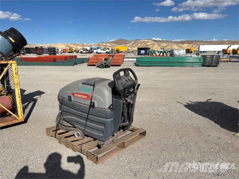 Champion Walk-Behind Floor Scrubber Muut perävaunut
