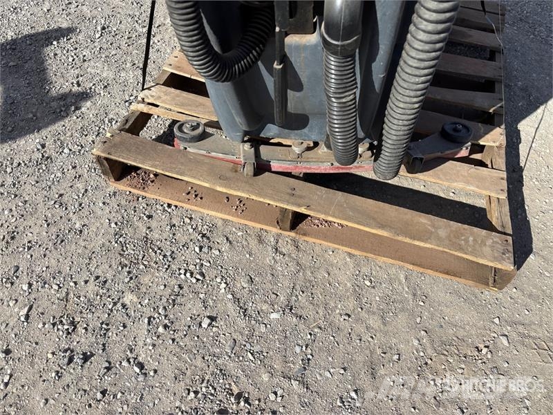 Champion Walk-Behind Floor Scrubber Muut perävaunut