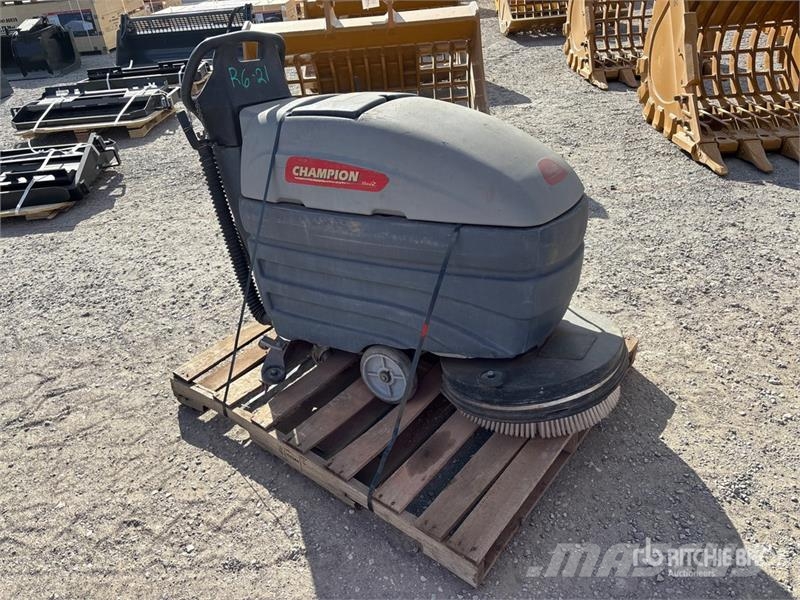 Champion Walk-Behind Floor Scrubber Muut perävaunut