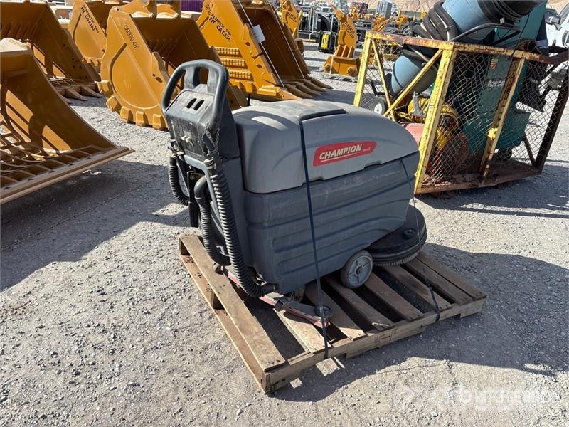 Champion Walk-Behind Floor Scrubber Muut perävaunut