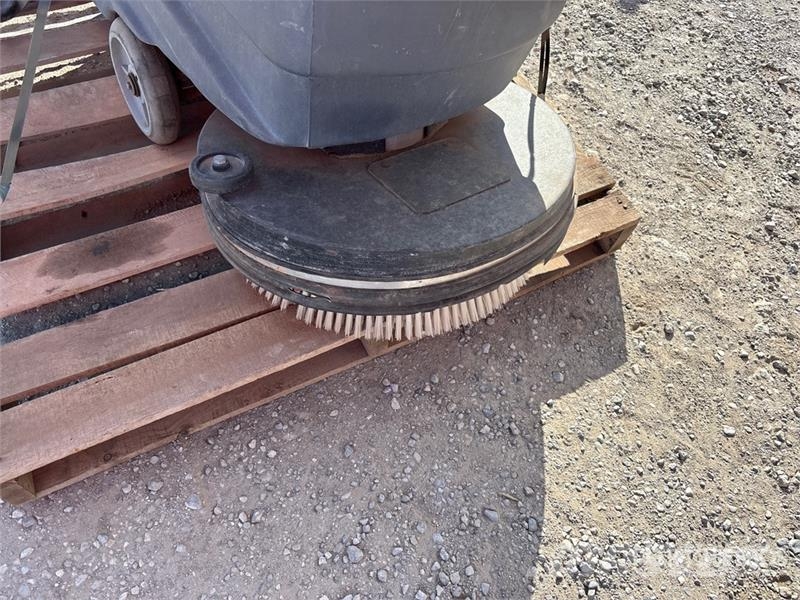 Champion Walk-Behind Floor Scrubber Muut perävaunut