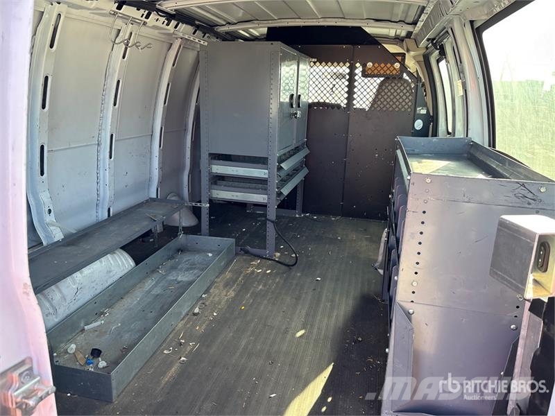 Chevrolet 1500 Express Cargo Van 패널 화물차