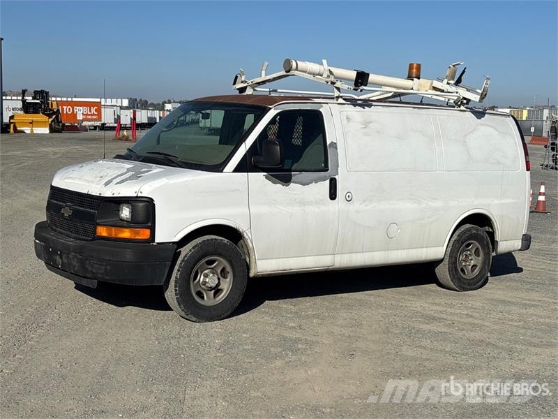 Chevrolet 1500 Express Cargo Van 패널 화물차