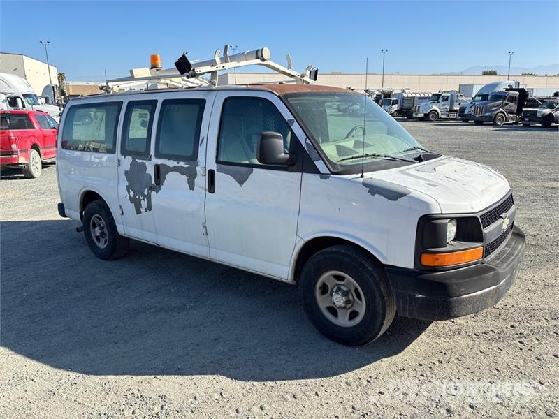 Chevrolet 1500 Express Cargo Van 패널 화물차