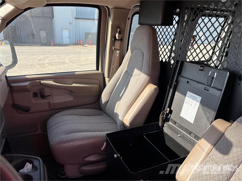 Chevrolet 1500 Express Cargo Van 패널 화물차