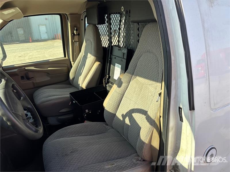 Chevrolet 1500 Express Cargo Van 패널 화물차
