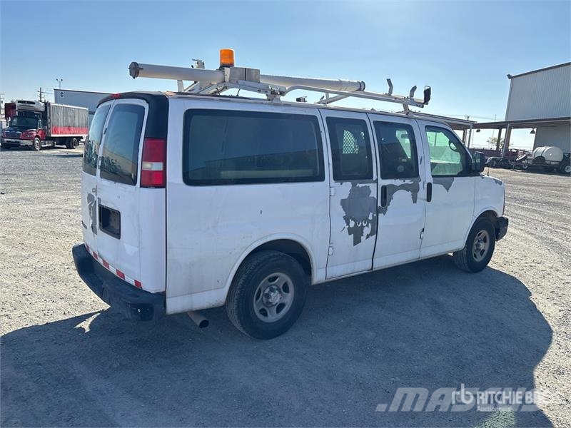Chevrolet 1500 Express Cargo Van 패널 화물차