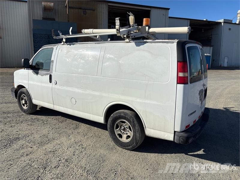 Chevrolet 1500 Express Cargo Van 패널 화물차