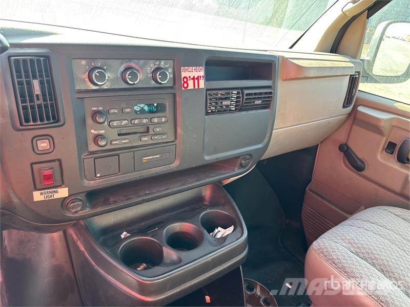 Chevrolet 1500 Express Cargo Van 패널 화물차