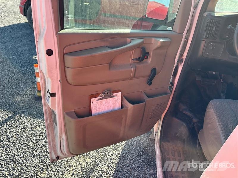 Chevrolet 1500 Express Cargo Van 패널 화물차