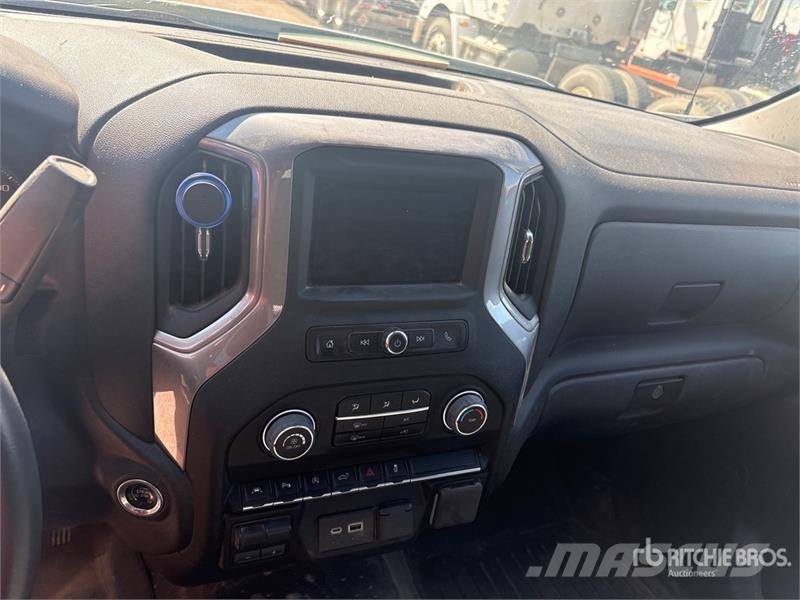 Chevrolet 1500 Silverado. 4x4 Crew Cab Pickup Furgoni altro