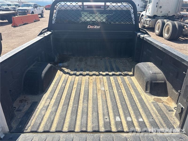 Chevrolet 1500 Silverado. 4x4 Crew Cab Pickup Furgoni altro