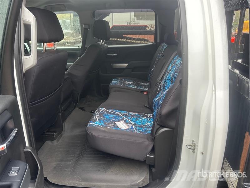 Chevrolet 2500 4x4 Crew Cab Flatbed Truck Platformas/izkraušana no sāniem