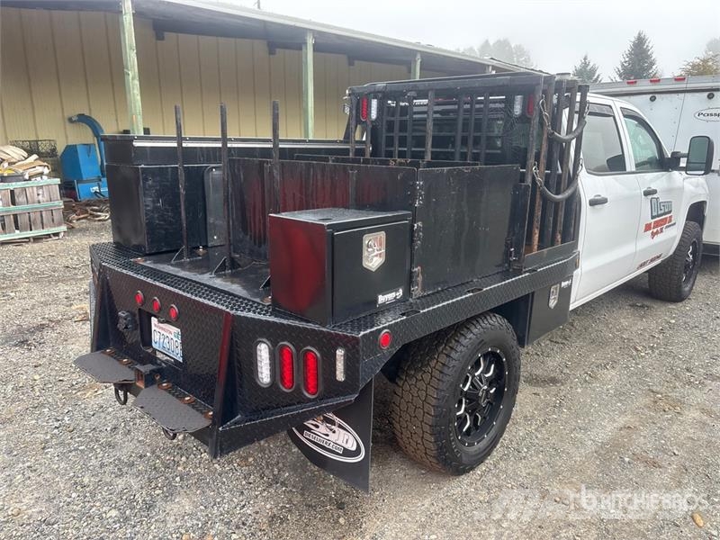 Chevrolet 2500 4x4 Crew Cab Flatbed Truck Platformas/izkraušana no sāniem