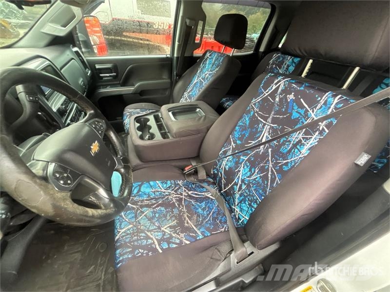 Chevrolet 2500 4x4 Crew Cab Flatbed Truck Platformas/izkraušana no sāniem