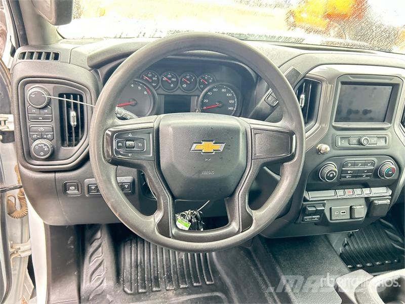 Chevrolet 2500HD 4x4 Crew Cab Pickup Diger