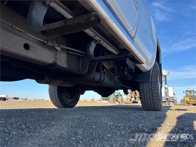 Chevrolet 2500HD 4x4 Crew Cab Pickup Drugi