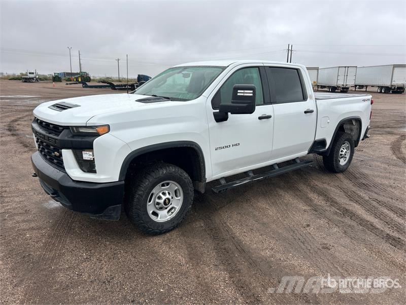 Chevrolet 2500HD 4x4 Crew Cab Pickup Diger