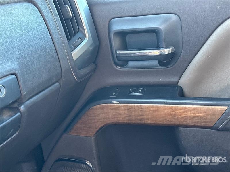 Chevrolet 2500HD 4x4 Crew Cab Pickup Drugi