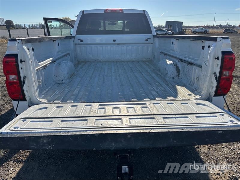 Chevrolet 2500HD 4x4 Crew Cab Pickup Drugi