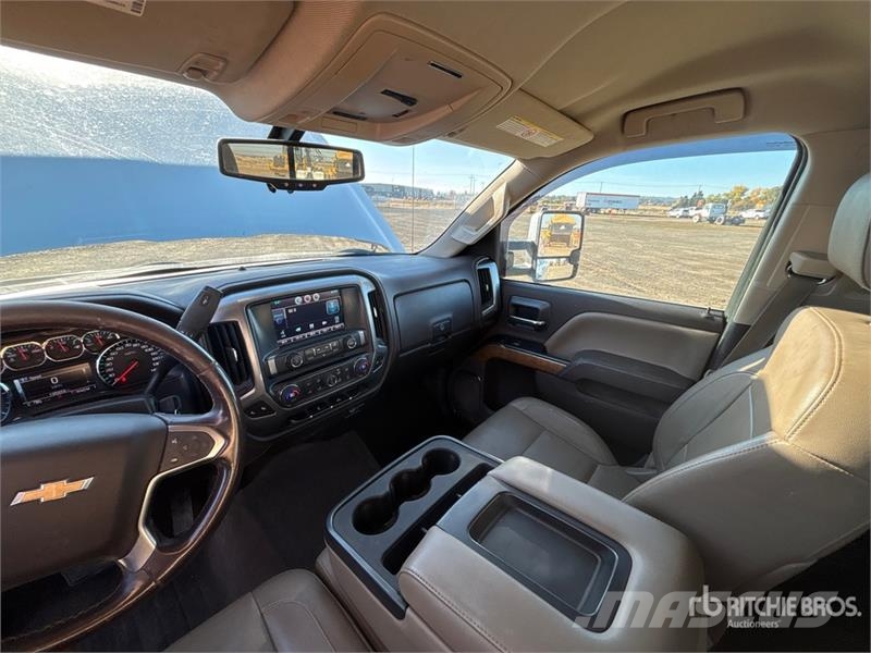 Chevrolet 2500HD 4x4 Crew Cab Pickup Drugi