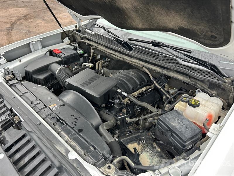 Chevrolet 2500HD 4x4 Crew Cab Pickup Diger