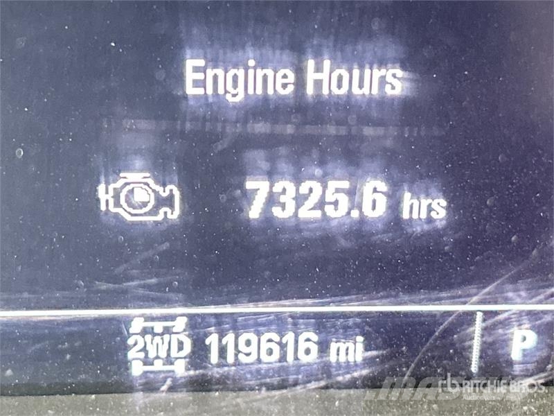 Chevrolet 2500HD 4x4 Crew Cab Pickup Diger