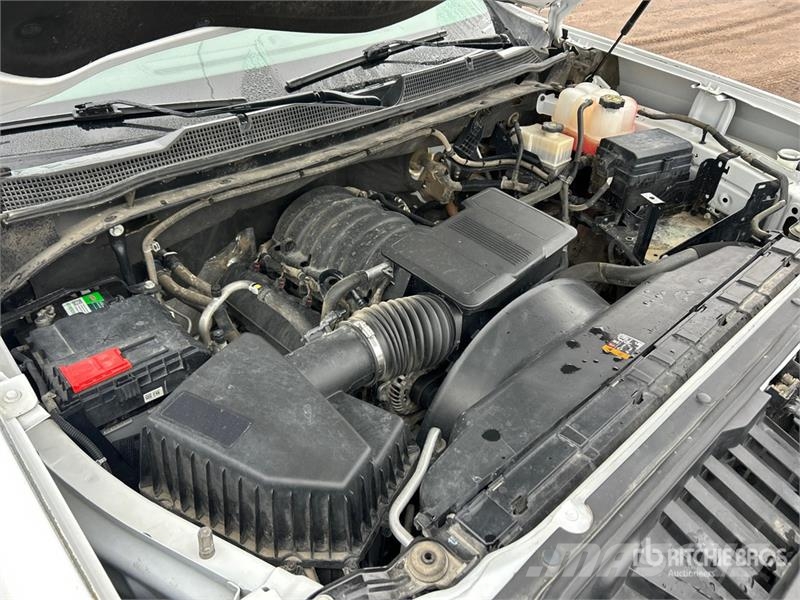 Chevrolet 2500HD 4x4 Crew Cab Pickup Diger