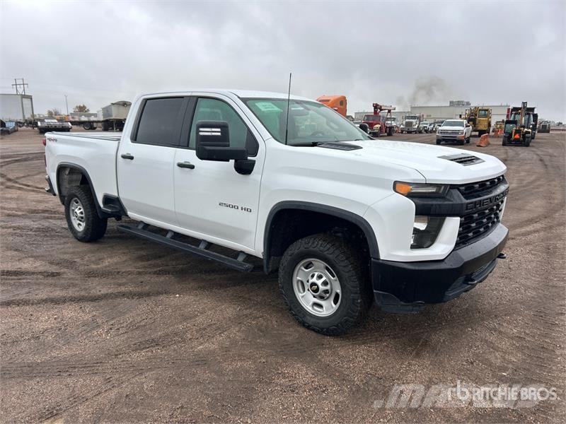 Chevrolet 2500HD 4x4 Crew Cab Pickup Diger