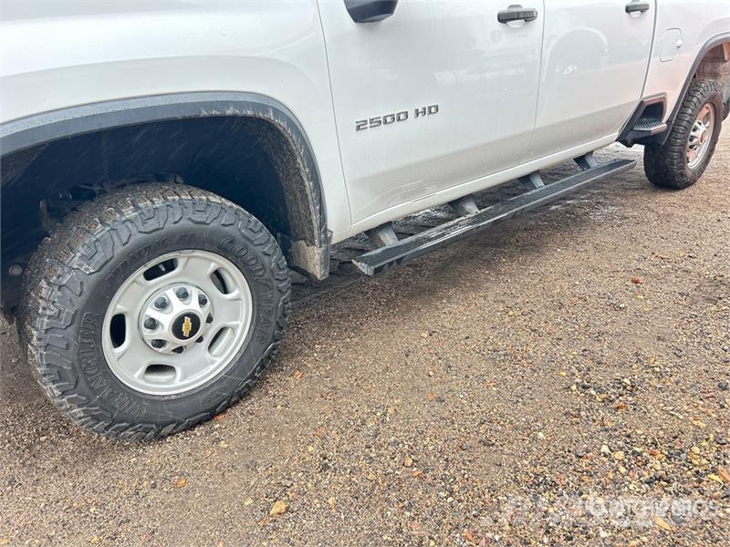 Chevrolet 2500HD 4x4 Crew Cab Pickup Diger