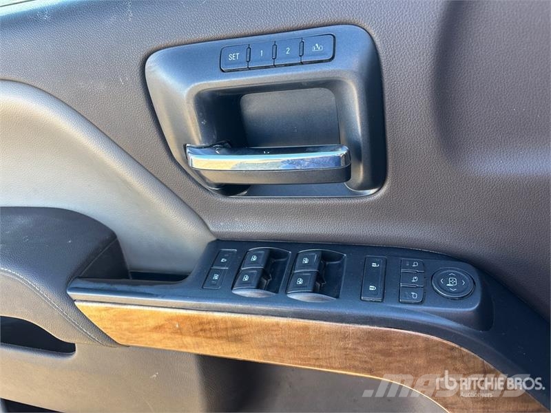 Chevrolet 2500HD 4x4 Crew Cab Pickup Drugi