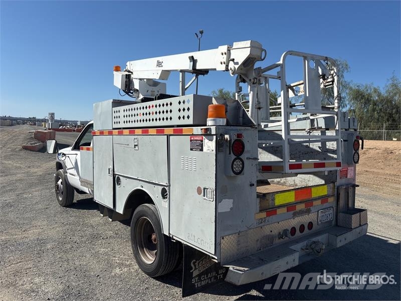 Chevrolet 30.6 ft on Chevrolet C3500 4x2 Bucket Truck Plataformas aéreas montadas em camião
