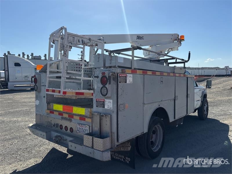 Chevrolet 30.6 ft on Chevrolet C3500 4x2 Bucket Truck Plataformas aéreas montadas em camião
