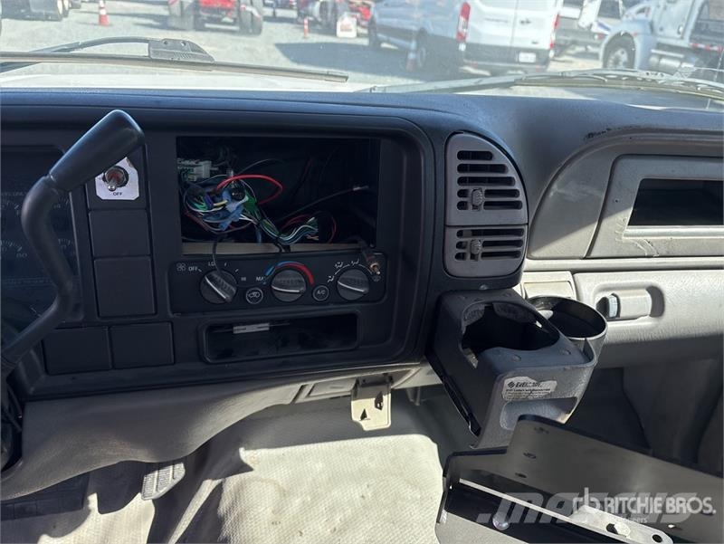 Chevrolet 30.6 ft on Chevrolet C3500 4x2 Bucket Truck Plataformas aéreas montadas em camião