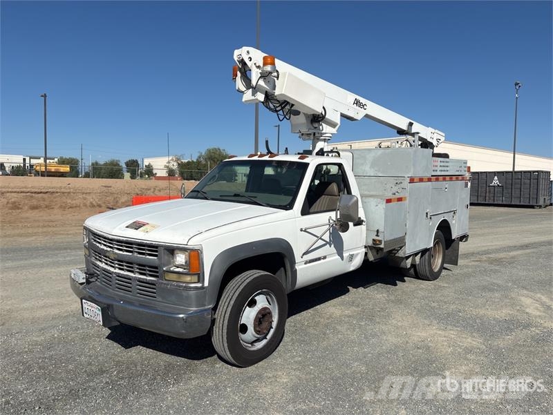 Chevrolet 30.6 ft on Chevrolet C3500 4x2 Bucket Truck Plataformas aéreas montadas em camião
