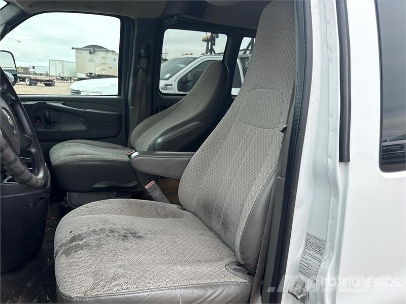 Chevrolet 350 5 Passenger Van Панельні фургони