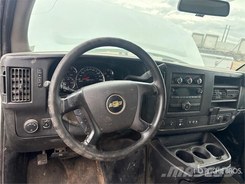 Chevrolet 350 5 Passenger Van Панельні фургони