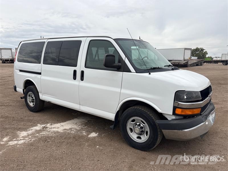 Chevrolet 350 5 Passenger Van Панельні фургони