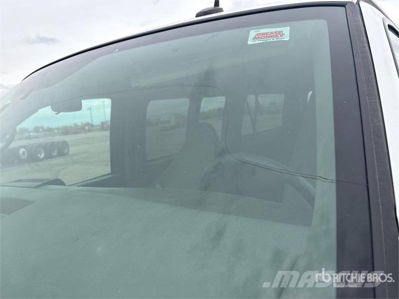 Chevrolet 350 5 Passenger Van Панельні фургони