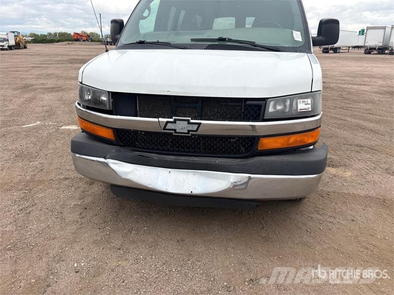 Chevrolet 350 5 Passenger Van Панельні фургони