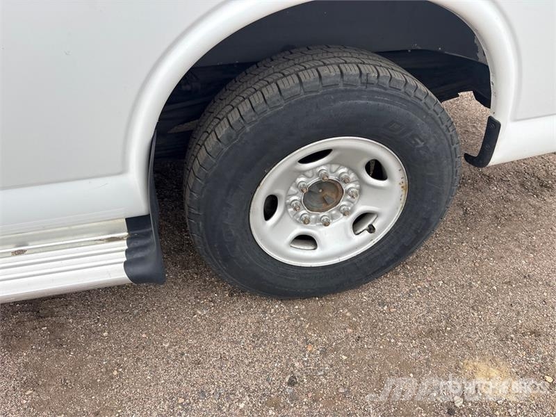 Chevrolet 350 5 Passenger Van Панельні фургони