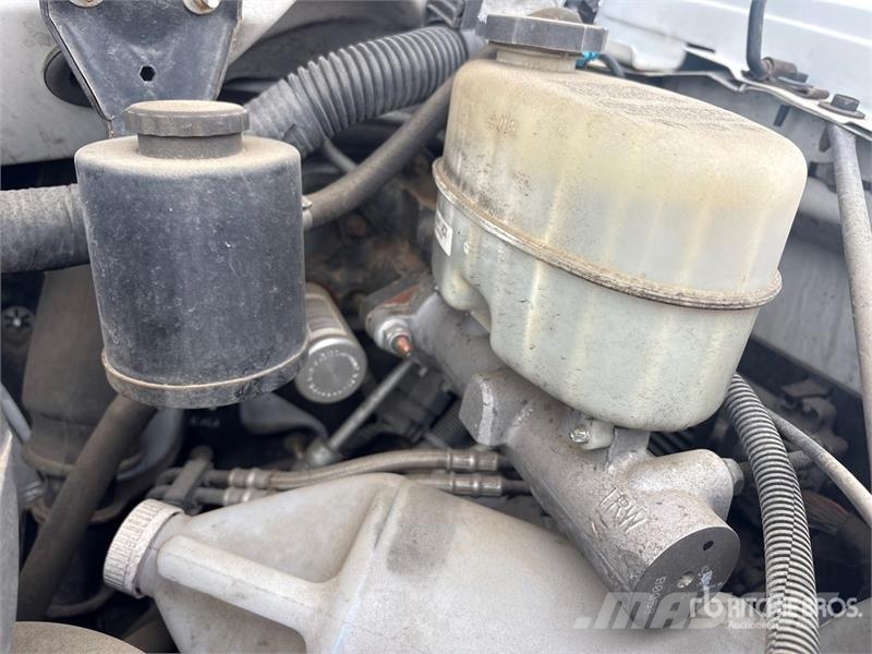 Chevrolet 350 5 Passenger Van Панельні фургони