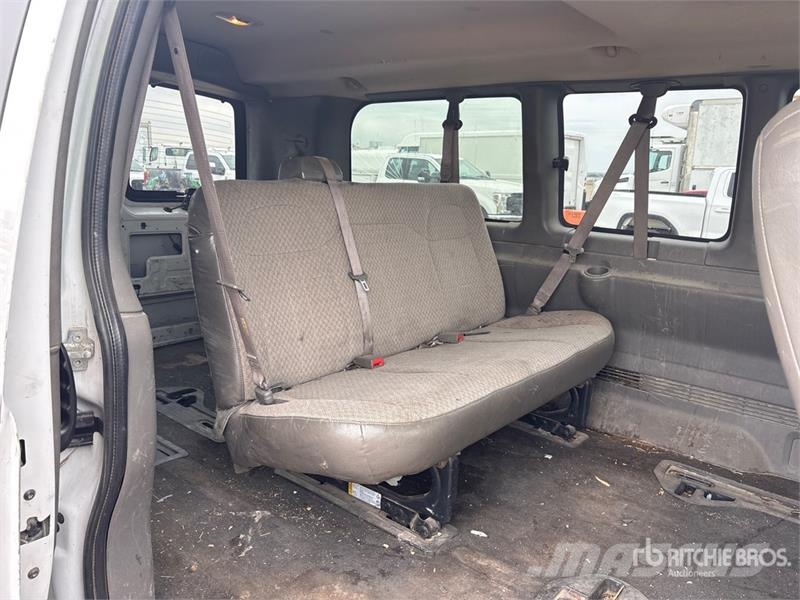 Chevrolet 350 5 Passenger Van Панельні фургони